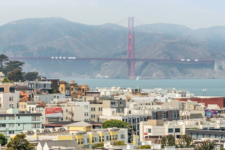 Penthouse Dream: Luxe Views in Iconic North Beach gallery image 2