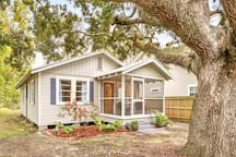 Old Towns- Cute Little Cottage rental in Bay St. Louis