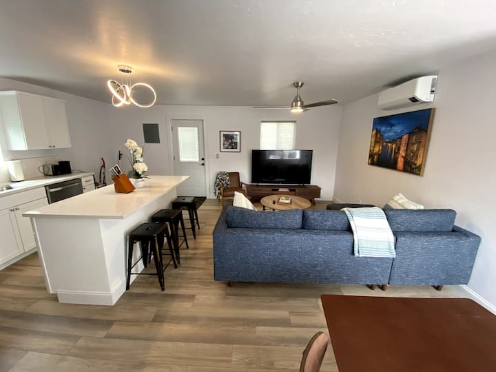 Adorable 2 Bedroom Guesthouse Near Downtown Nampa Guesthouses for