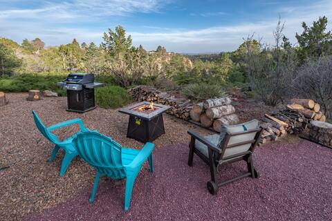 Canyon & Mountain Views at Casa Bear