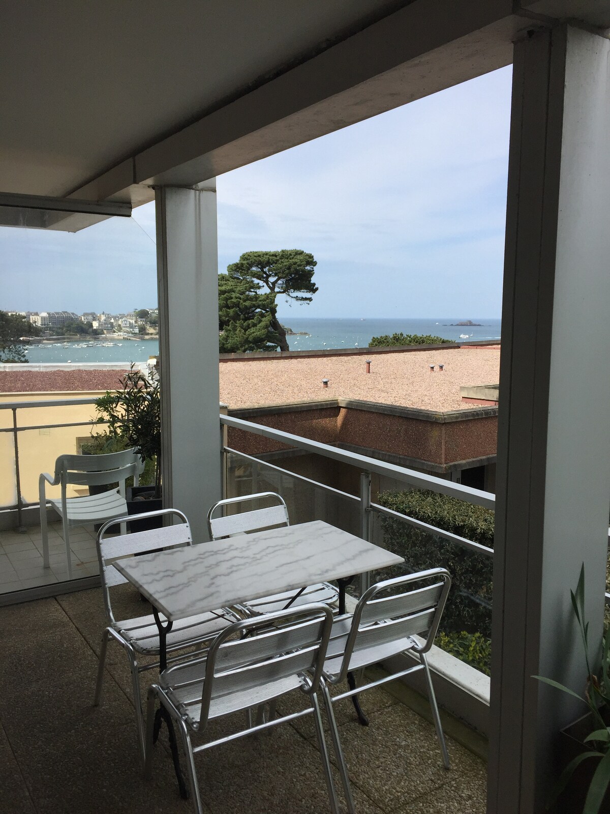 Propriété Airbnb réussie: Sea view. Large 3-room apartment in Dinard à Dinard