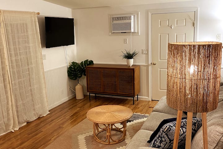 Chic Cottage W/ Pool & Hot Tub, Mins To The Beach! - Wells, ME