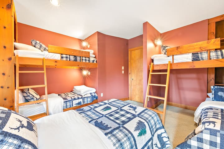 Downstairs Bunk Room #2 - two twin bunk beds and one twin single