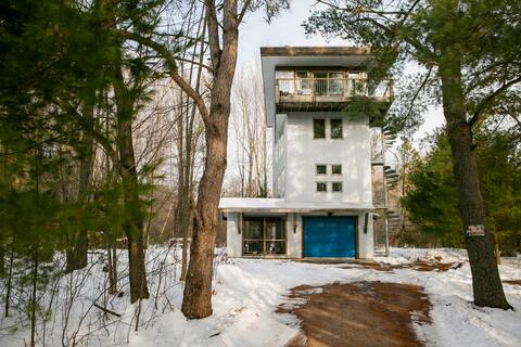 cozy “treehouse” for friends,  family, SxS, ski