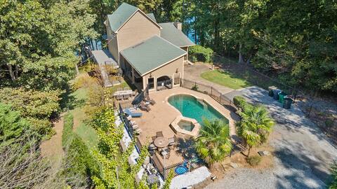 Private pool, Dock, Hot Tub and Pet Friendly