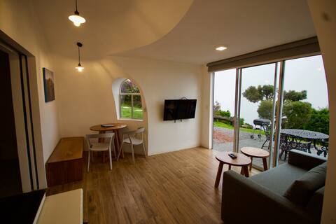 Igloo Suite 4 with rooftop volcano views!