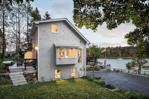 East Greenwich Boat Basin - Entire Waterfront Stay