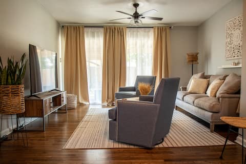 Popular Airbnb listing: 2-Bedroom Oasis near the airport and downtown in Northeast Inner Loop