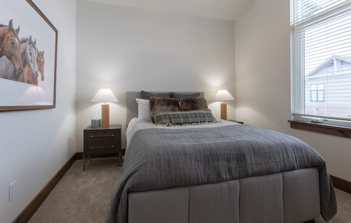 Dhomë gjumi dopio "queen" 