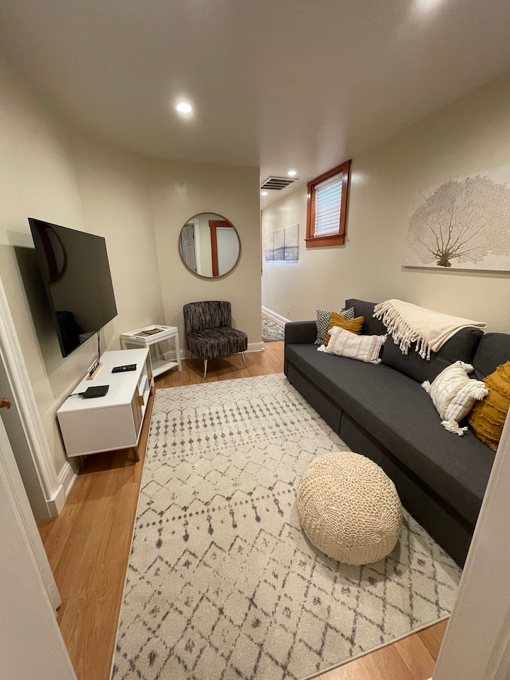 Cozy Condo In The Heart Of Alameda - Oakland, CA