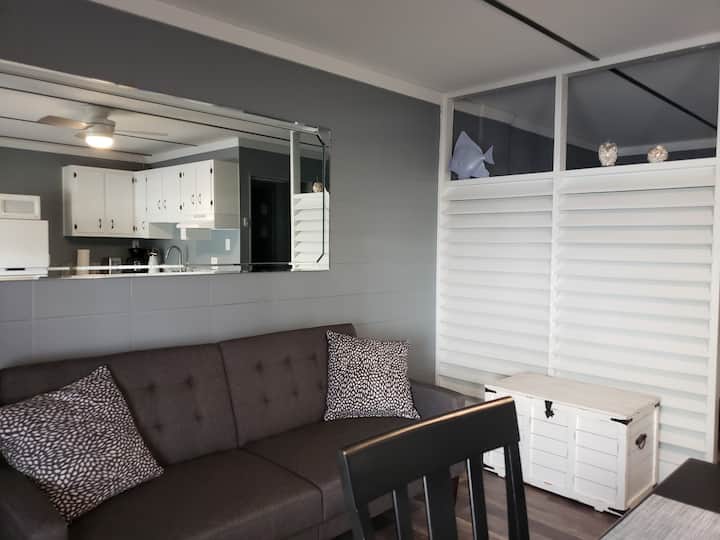 Cozy 1-bedroom Condo On The Beach - Gulf Shores, AL