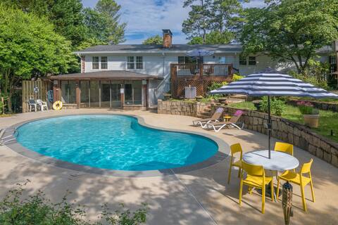 Suburban Oasis 4 BR Home w/Pool, Gazebo + Tiki Bar