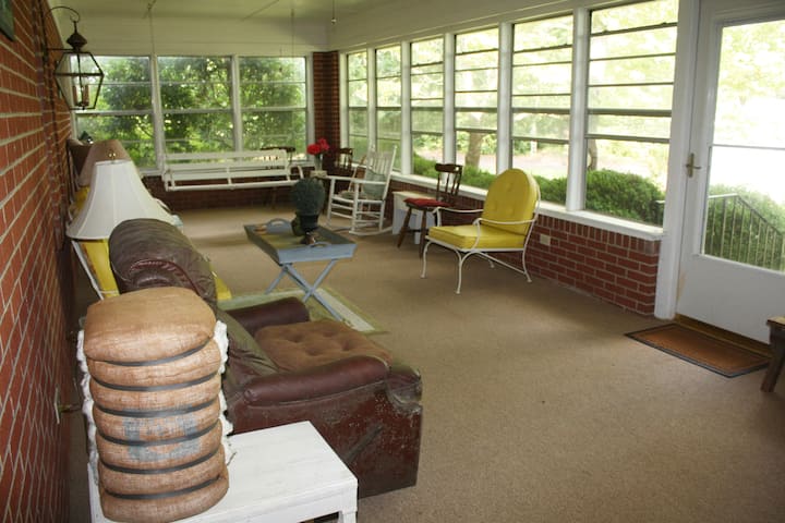 Cheerful 4 Bedroom Residential Home 12 Min To Uga - Athens