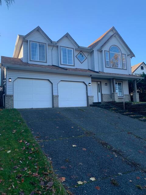 Spacious 4 bedroom residential home detached.
