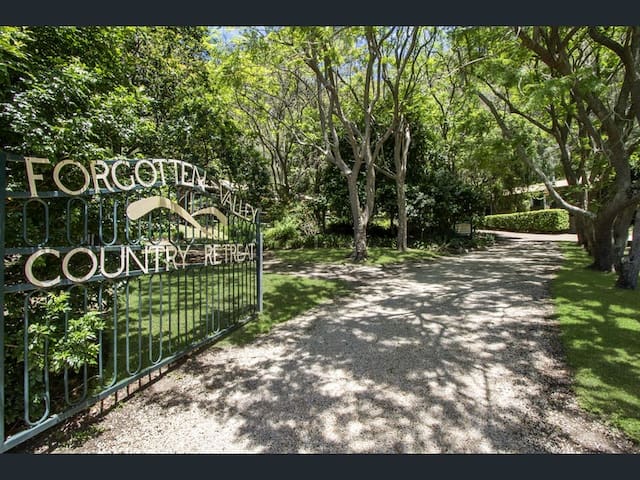 Large country retreat for big or small groups