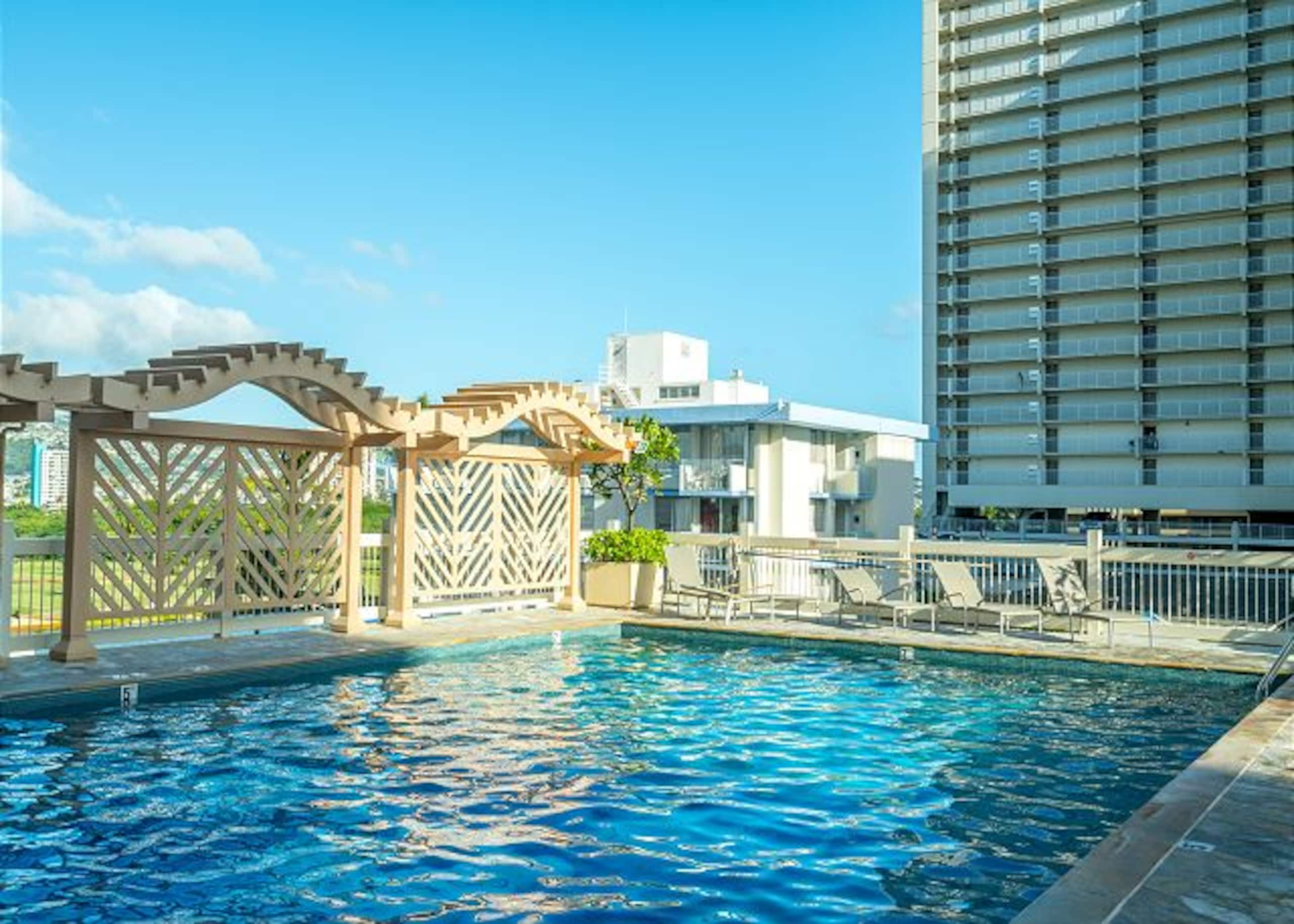 Condo in Honolulu · ★4.0 · 1 bedroom · 2 beds · 1 private bath - Image 21