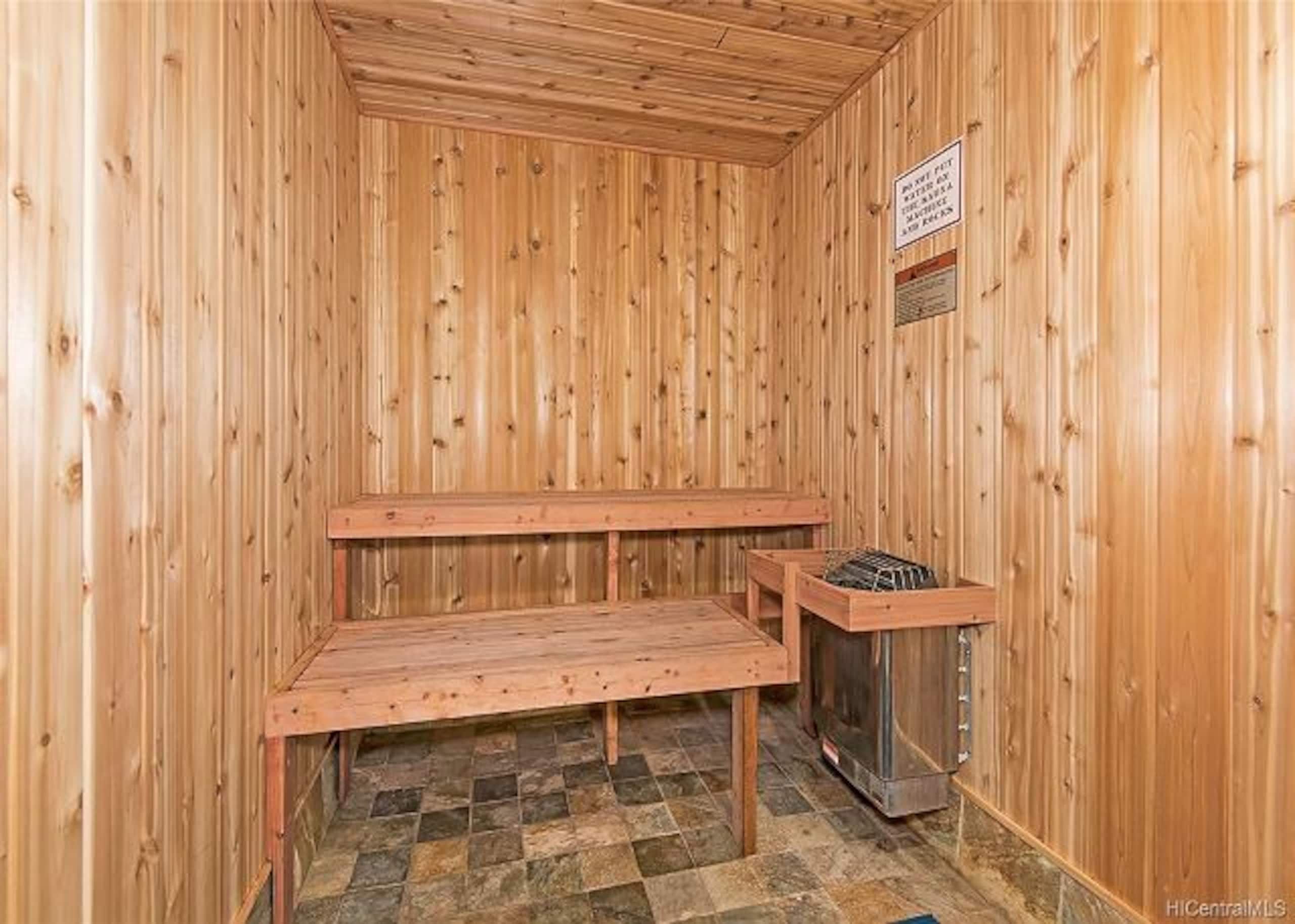 Condo in Honolulu · ★4.0 · 1 bedroom · 2 beds · 1 private bath - Image 13
