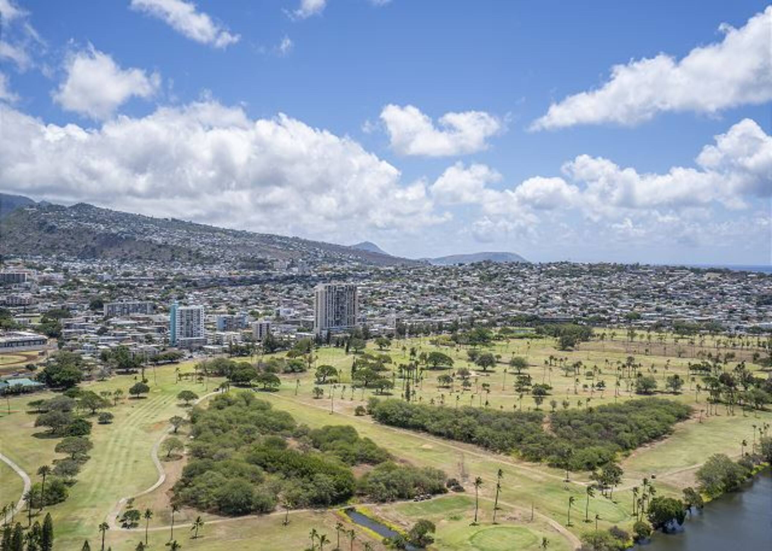 Condo in Honolulu · ★4.0 · 1 bedroom · 2 beds · 1 private bath - Image 2