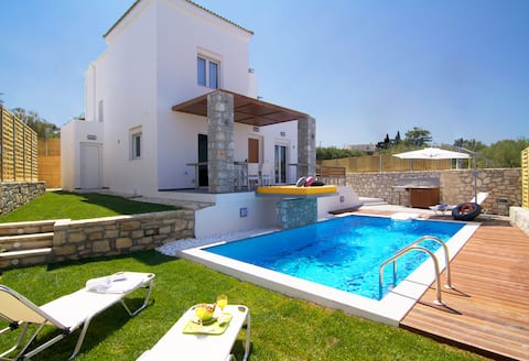 Villa Aada, comfortable Eco-Villa, private Pool