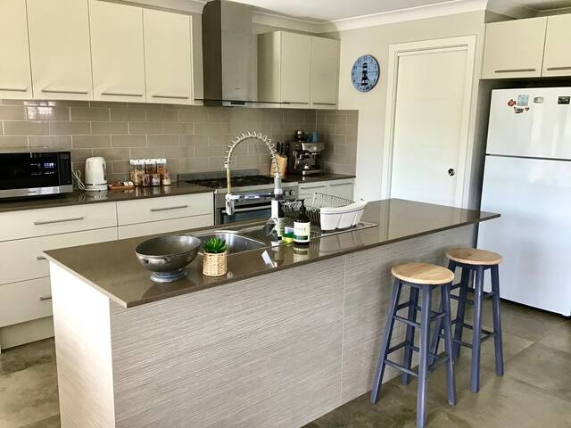 ‘Briar House’ – contemporary & comfortable home gallery image 3