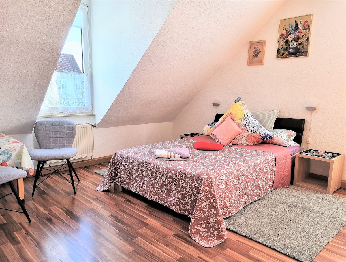 Спална соба 3 со брачен кревет (широк 1,40 см)