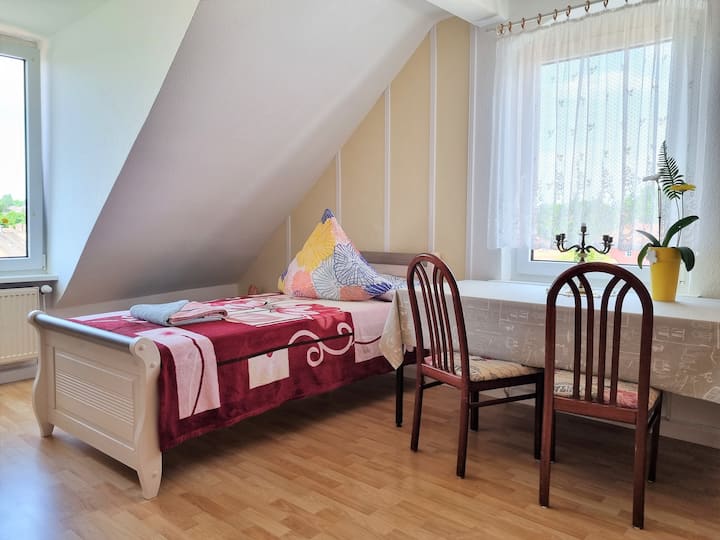 Camera da letto 2 con letto singolo, largo 1 m