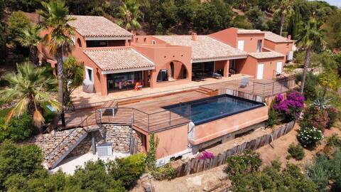 Exclusive villa with pool and breathtaking view