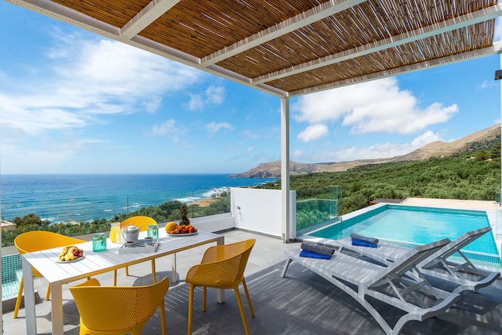 The Nest villa in Sfinari