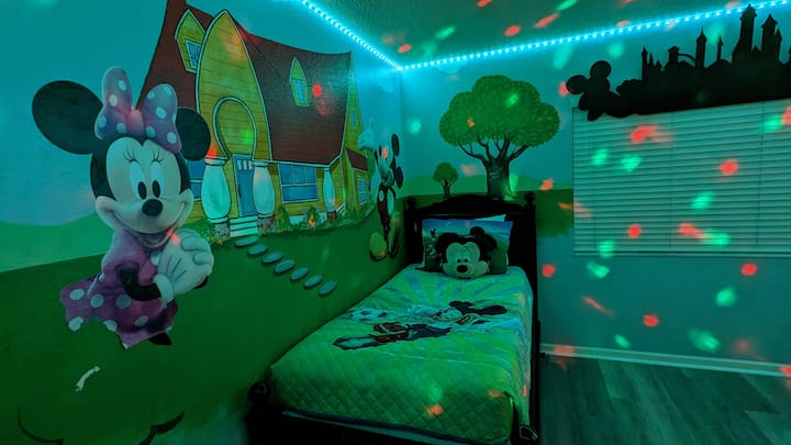 חדר שינה בסגנון מיקי ומיני - מקום ל -3
