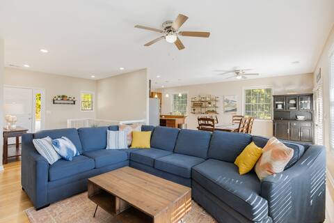 Lake Front/firepit/kayaks/ game room & pool table