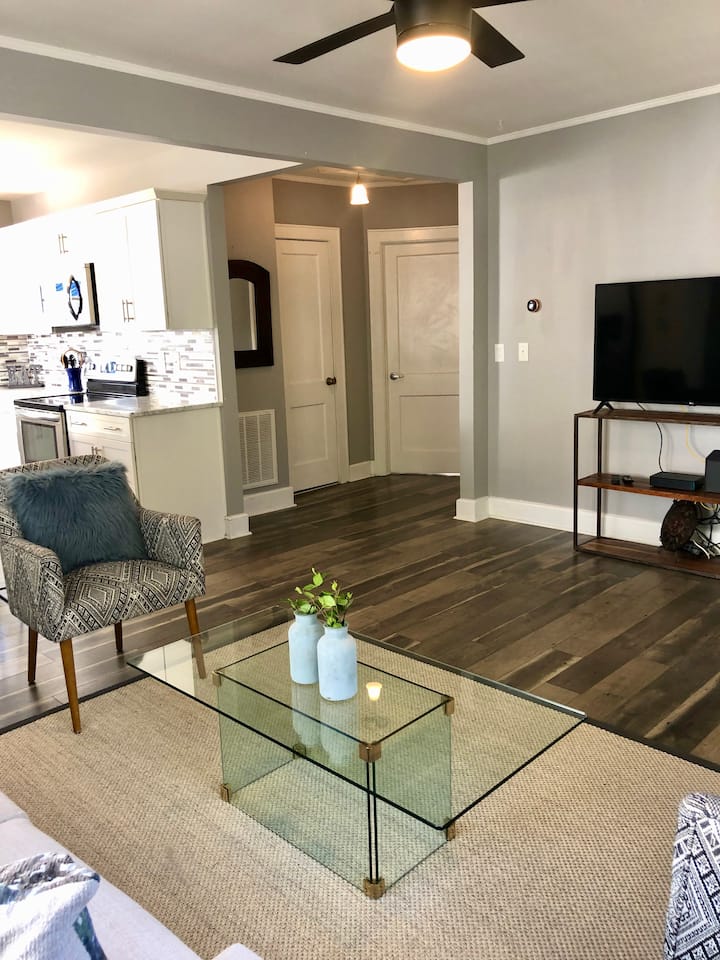 Cheerful 2 Bedroom Home With Outdoor Seating - Hanahan, SC