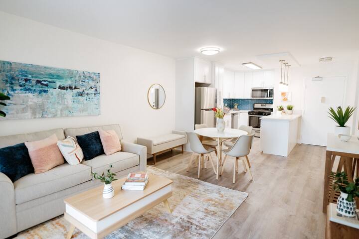 2B/2B Condo Free Parking/Fully Remodeled