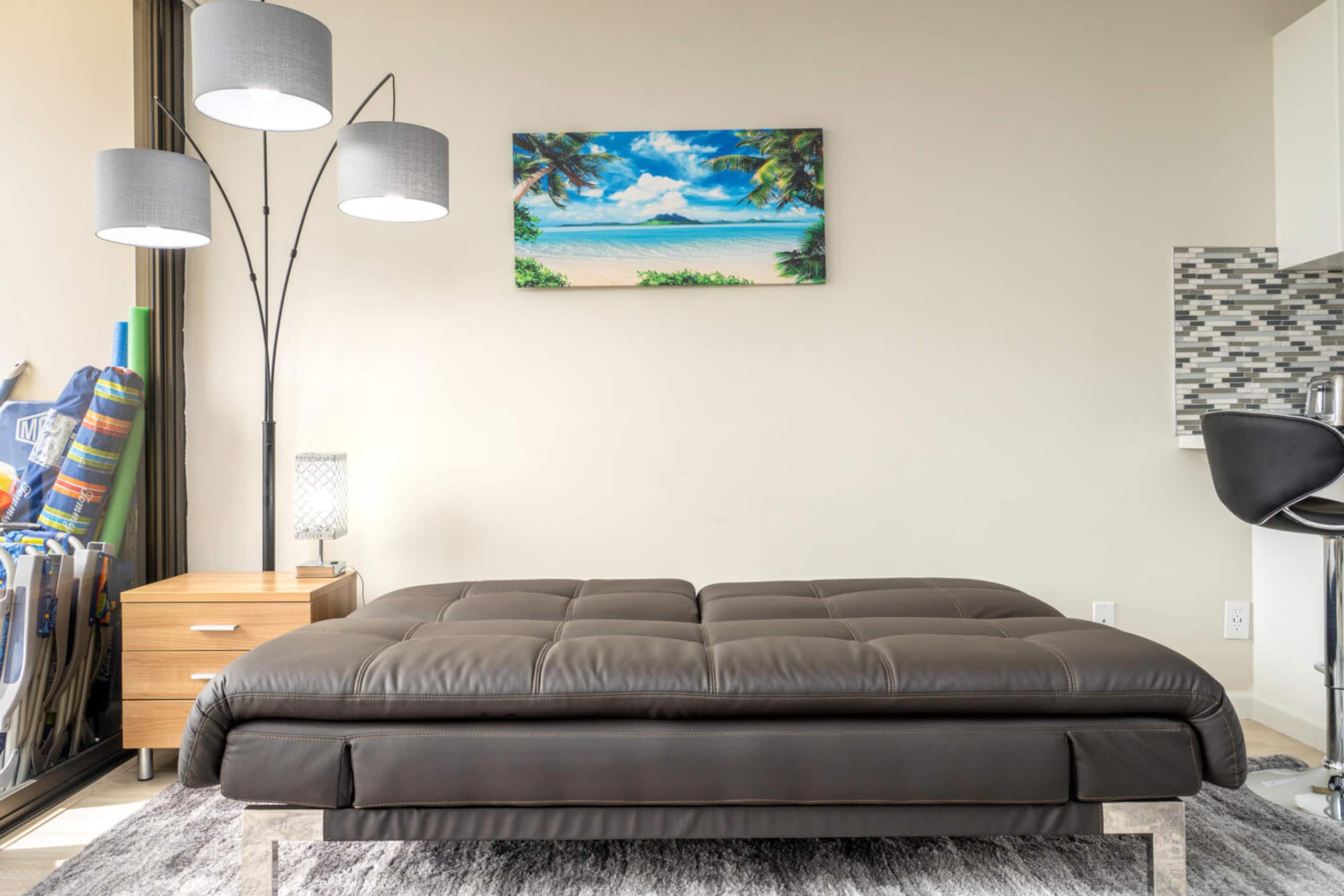 Condo in Honolulu · ★4.95 · 1 bedroom · 4 beds · 1 private bath - Image 10