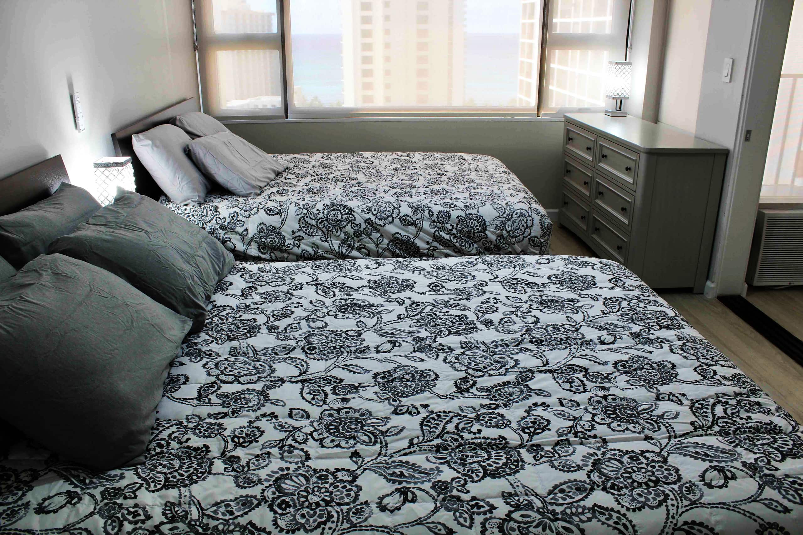 Condo in Honolulu · ★4.95 · 1 bedroom · 4 beds · 1 private bath - Image 14