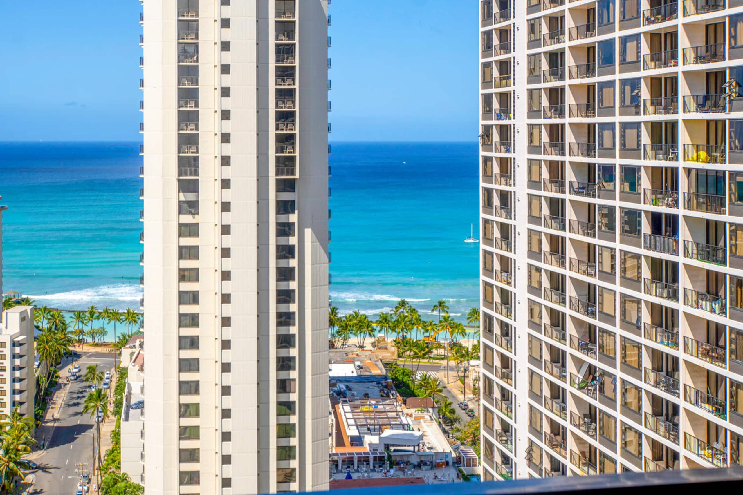 Condo in Honolulu · ★4.95 · 1 bedroom · 4 beds · 1 private bath - Image 27