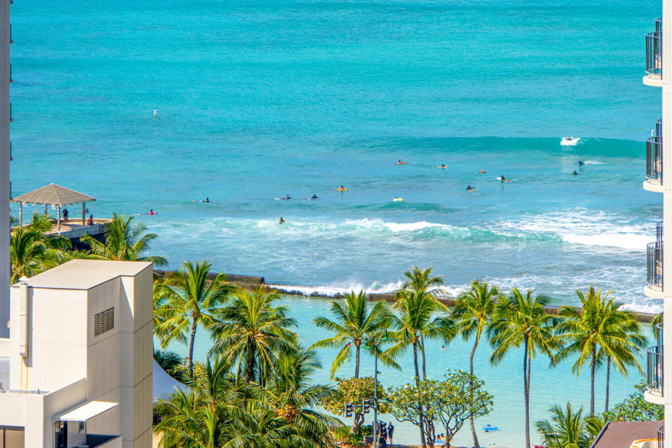 Condo in Honolulu · ★4.95 · 1 bedroom · 4 beds · 1 private bath - Image 25