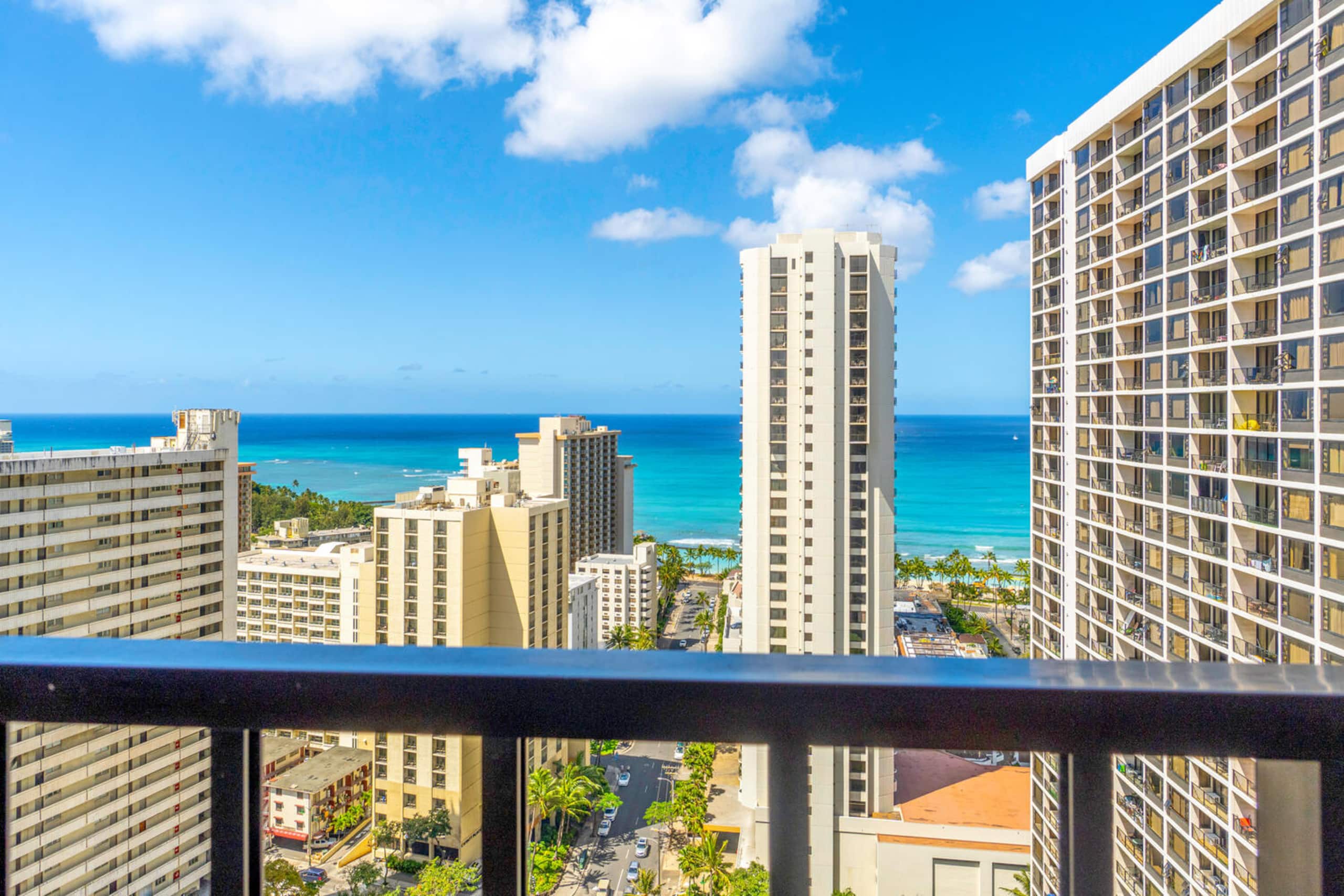 Condo in Honolulu · ★4.95 · 1 bedroom · 4 beds · 1 private bath - Image 2