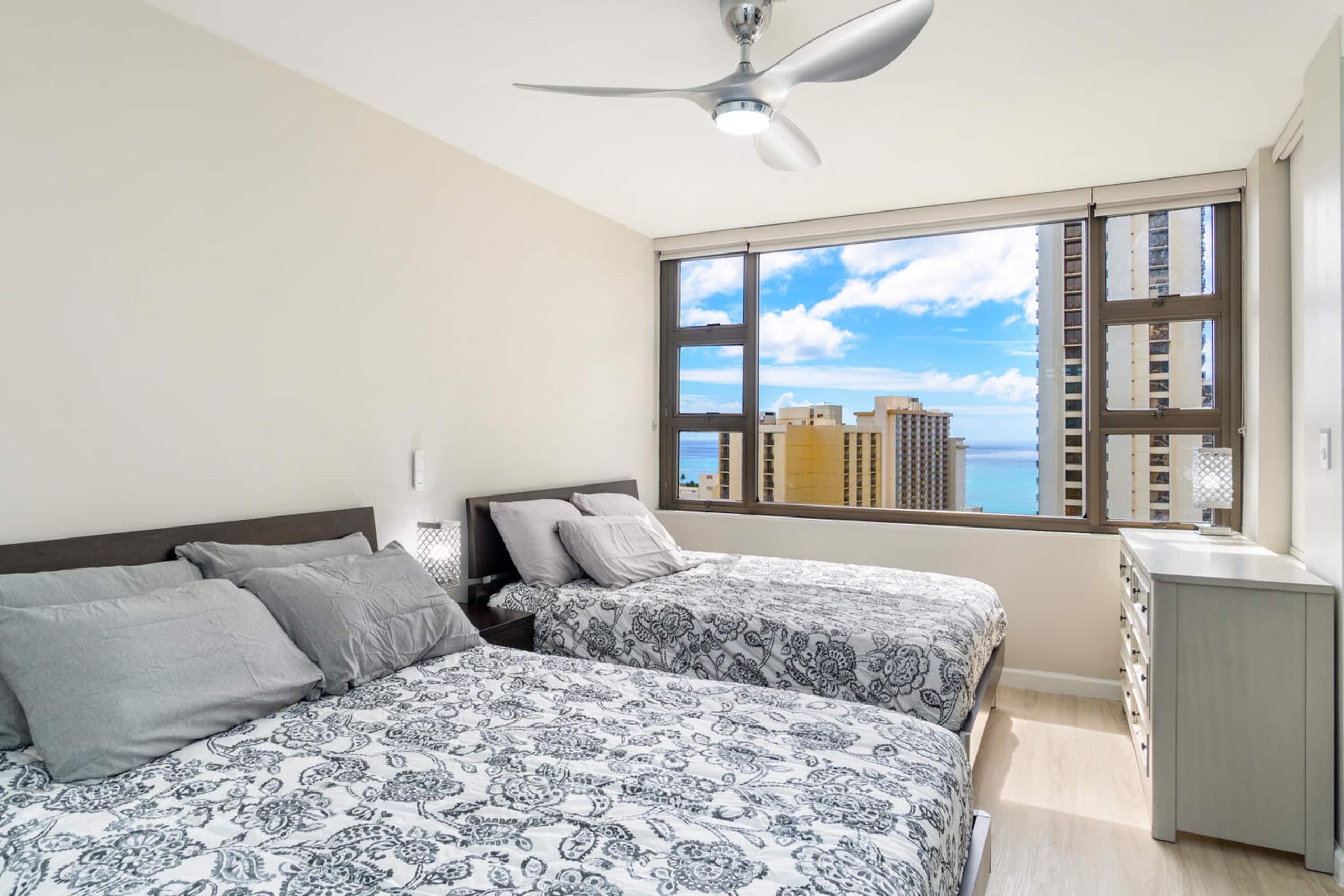 Condo in Honolulu · ★4.95 · 1 bedroom · 4 beds · 1 private bath - Image 13
