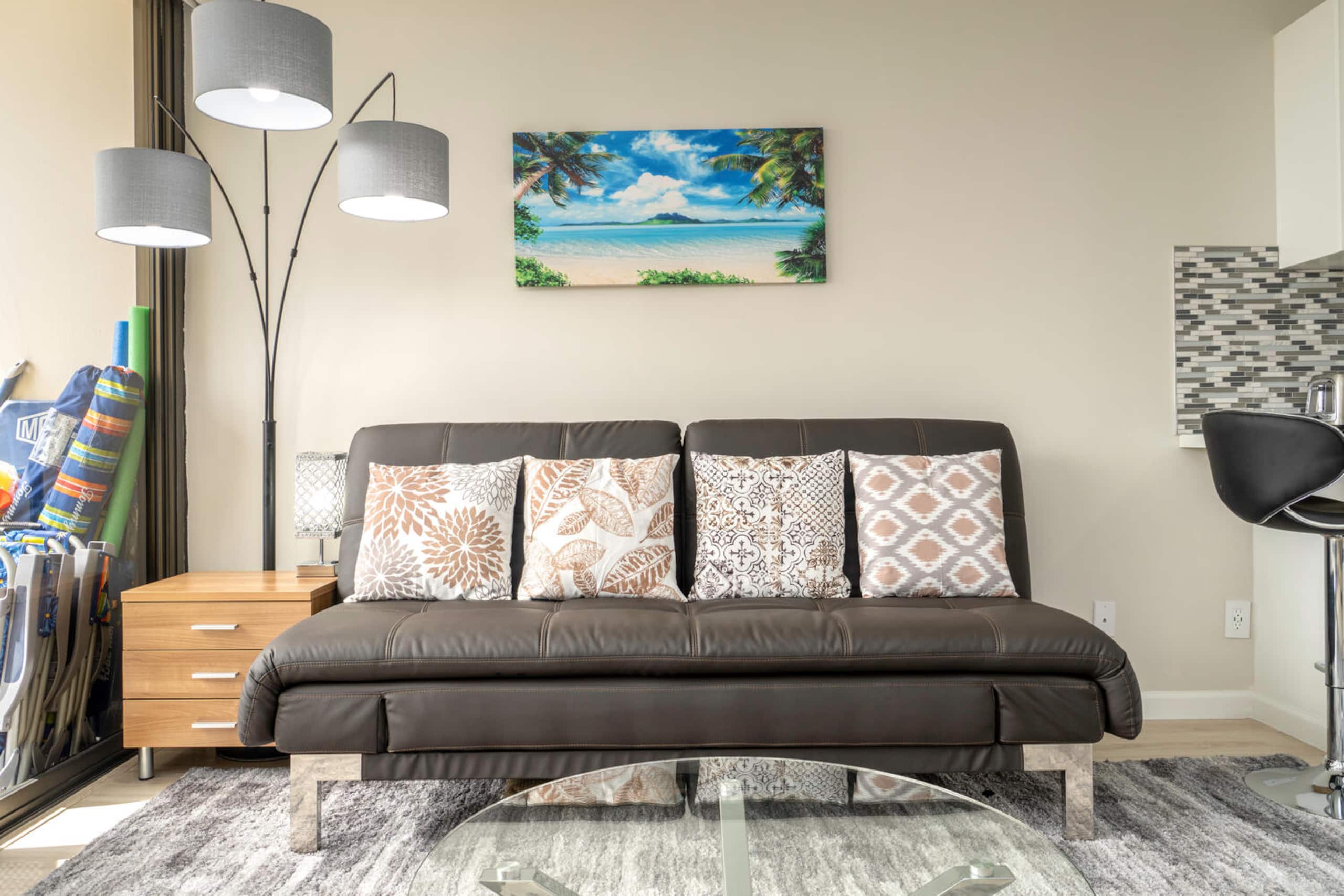 Condo in Honolulu · ★4.95 · 1 bedroom · 4 beds · 1 private bath - Image 9
