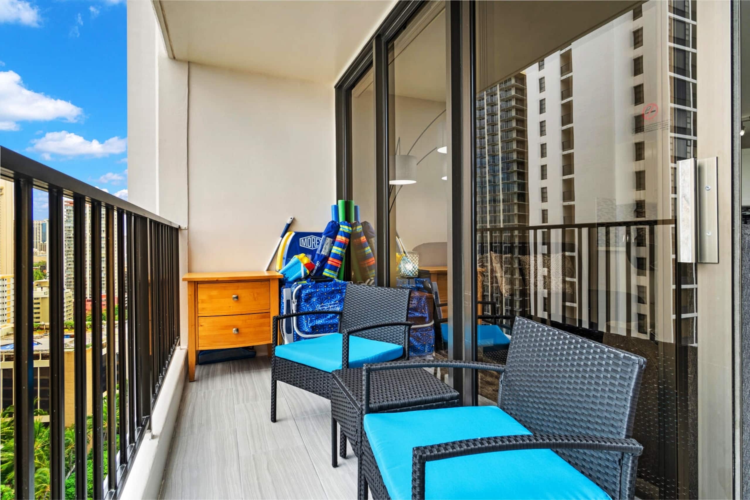 Condo in Honolulu · ★4.95 · 1 bedroom · 4 beds · 1 private bath - Image 20