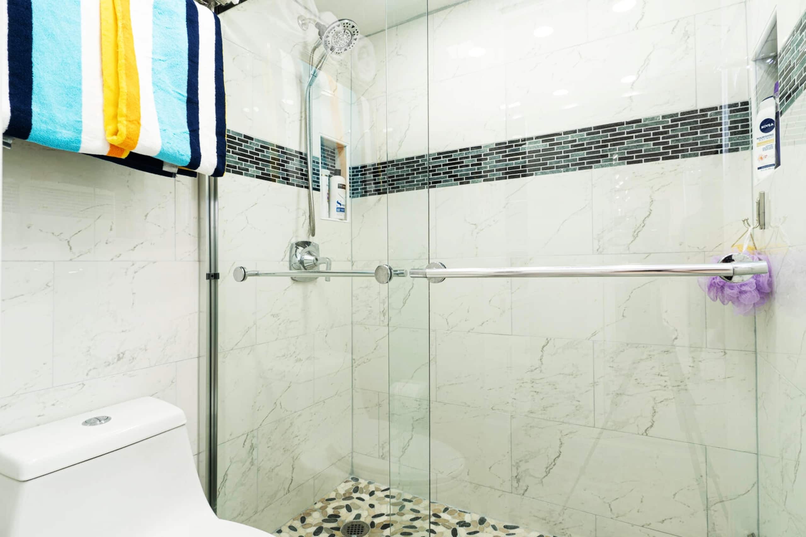 Condo in Honolulu · ★4.95 · 1 bedroom · 4 beds · 1 private bath - Image 17