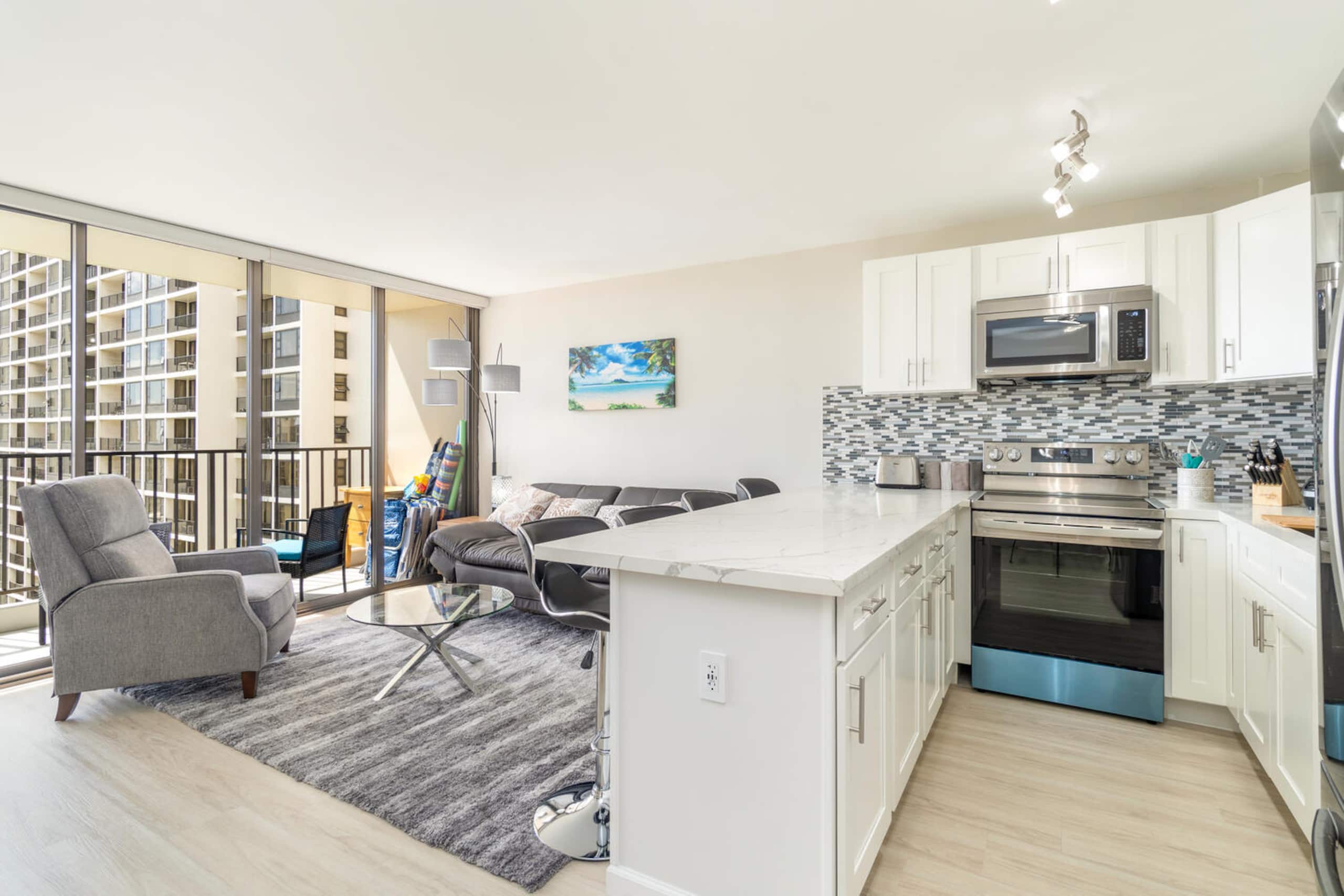 Condo in Honolulu · ★4.95 · 1 bedroom · 4 beds · 1 private bath - Image 5