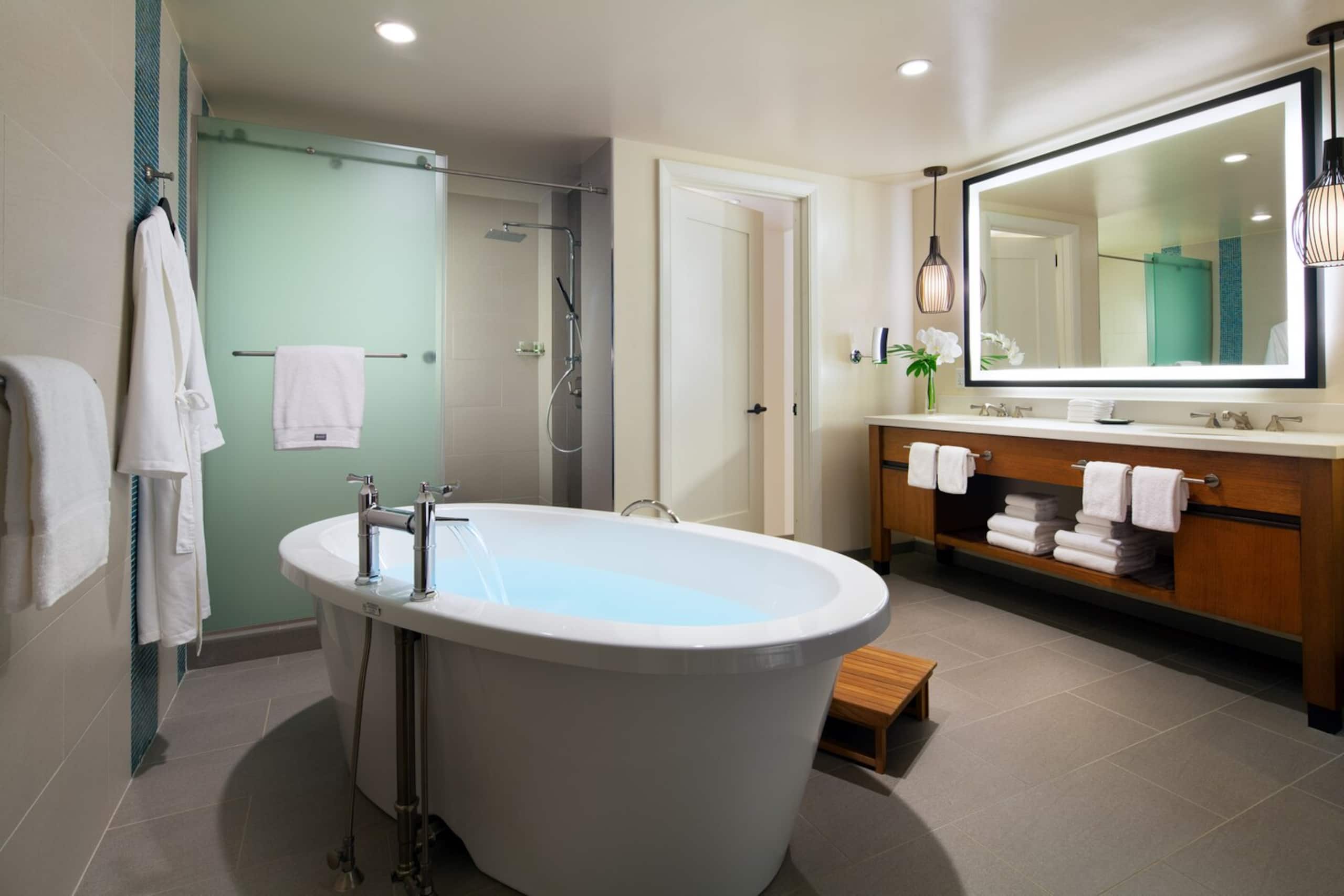 Resort in Lahaina · ★5.0 · 2 bedrooms · 3 beds · 2 private baths - Image 7