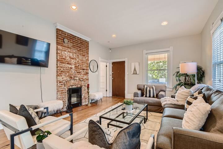 Spacious Home In LOHI, Large backyard, Game Room gallery image 2