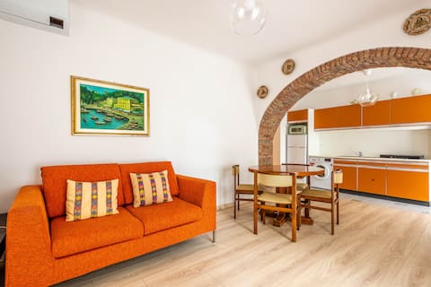 Top Airbnb: Amazing 2 bedrooms 1,5 bathrooms in Milano