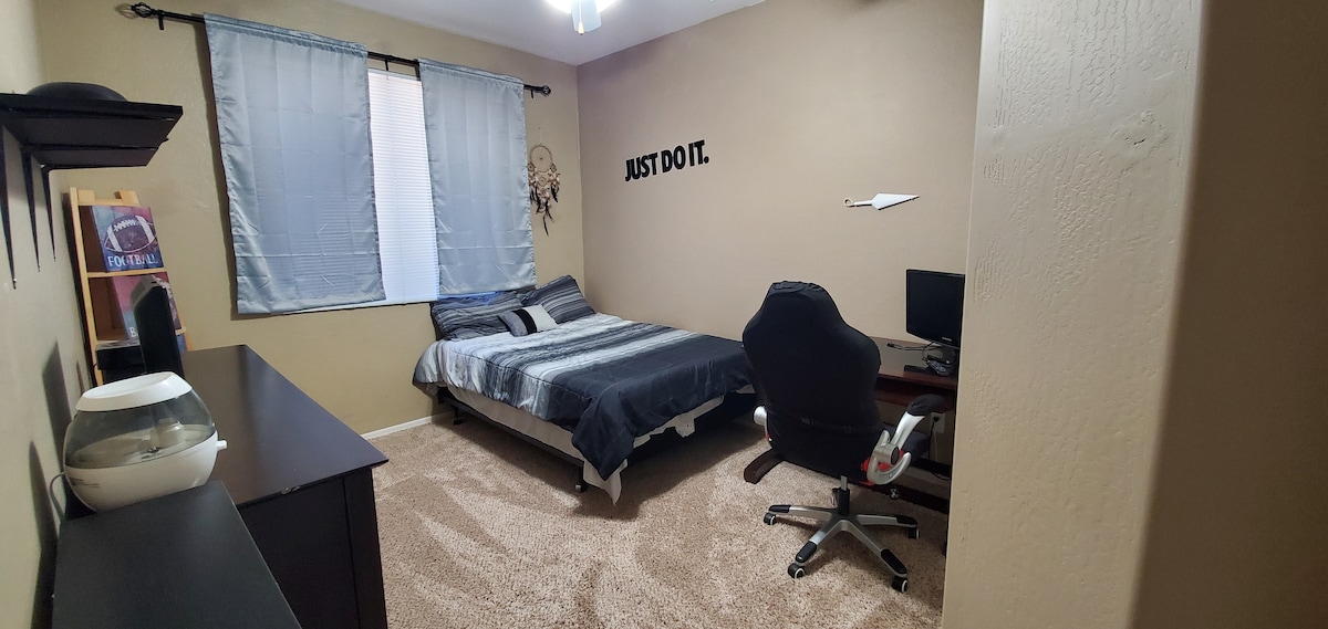 Spálňa č.3
Pohodlná posteľ plnej veľkosti 