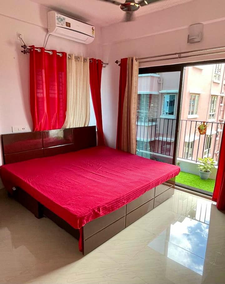 Comfort Inn Swanky new condo with work station Condominiums for Rent