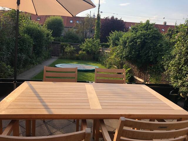 210 sqm townhouse with home cinema gallery image 2