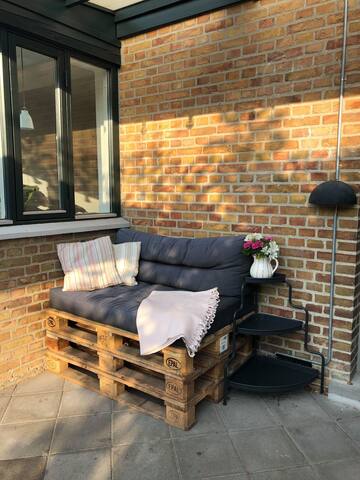 210 sqm townhouse with home cinema gallery image 3