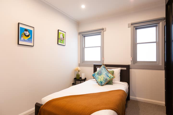 ห้องนอนที่สามพร้อมเตียงเดี่ยวคิงไซส์